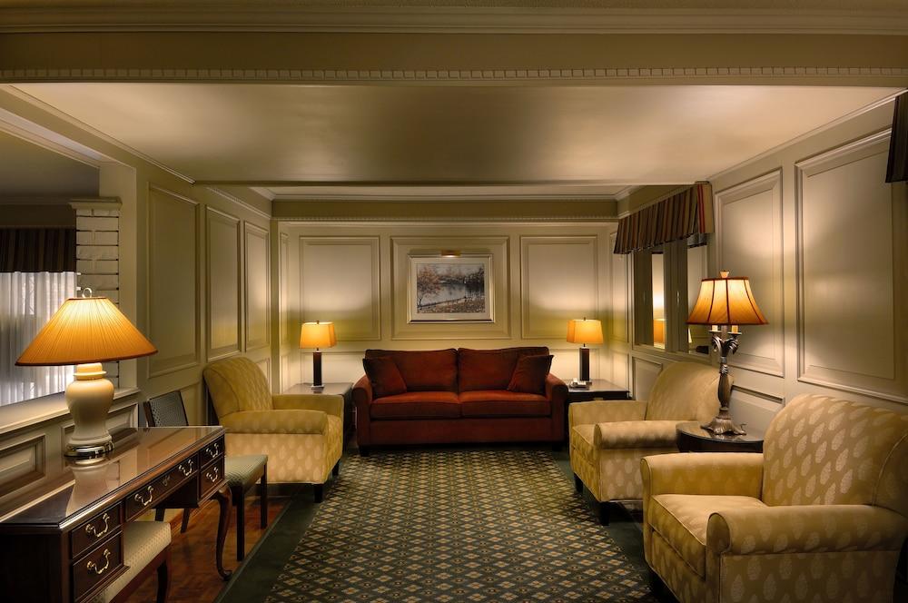 Royal Scot Hotel & Suites Victoria Eksteriør bilde
